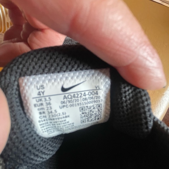 Size 4Y Nike team hustle. - Picture 3 of 4